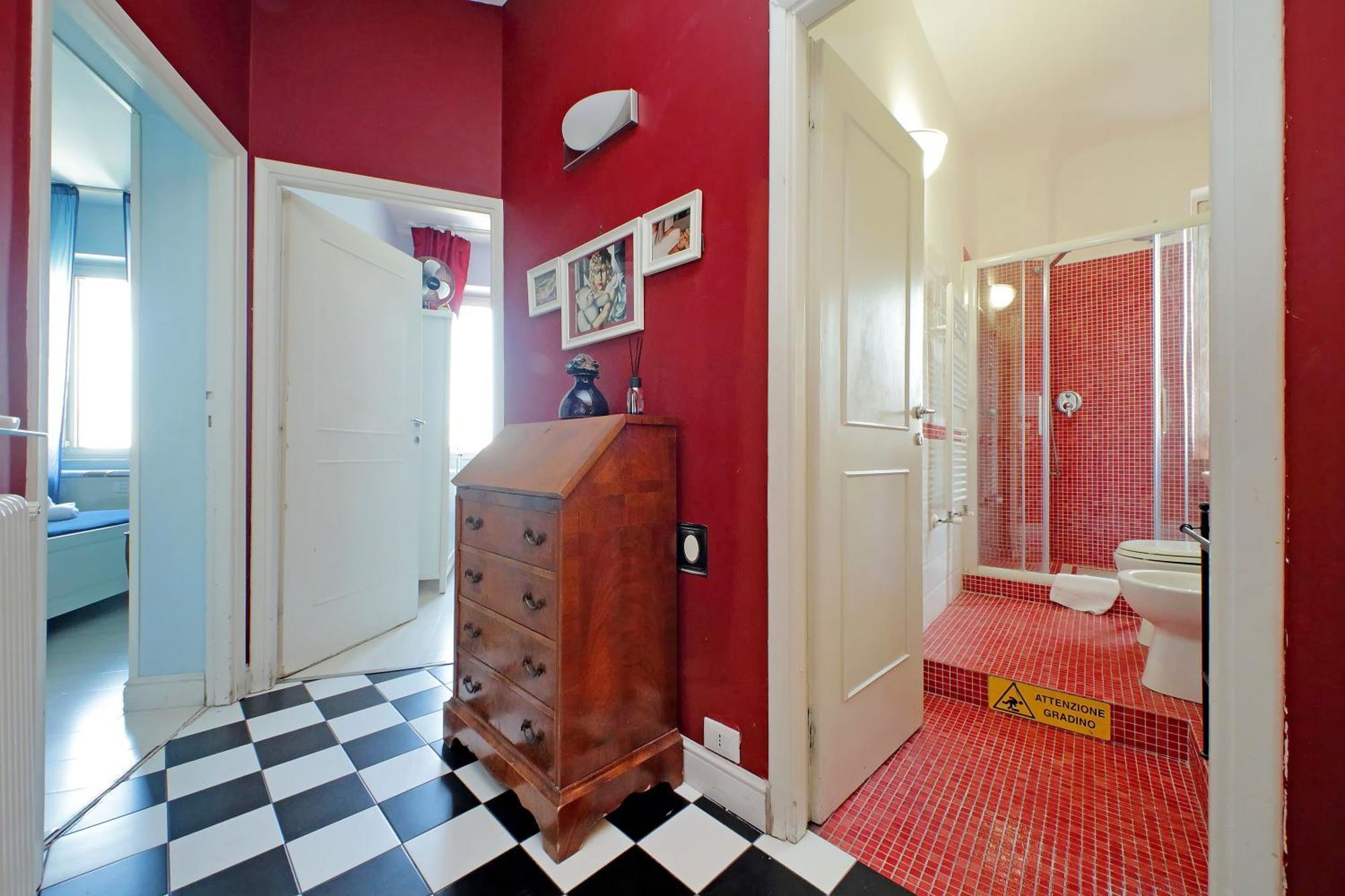 6 People At Vatican Apartment *